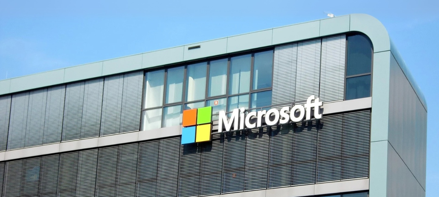 How Microsoft Changed the World: From Windows to AI – A Tech Revolution